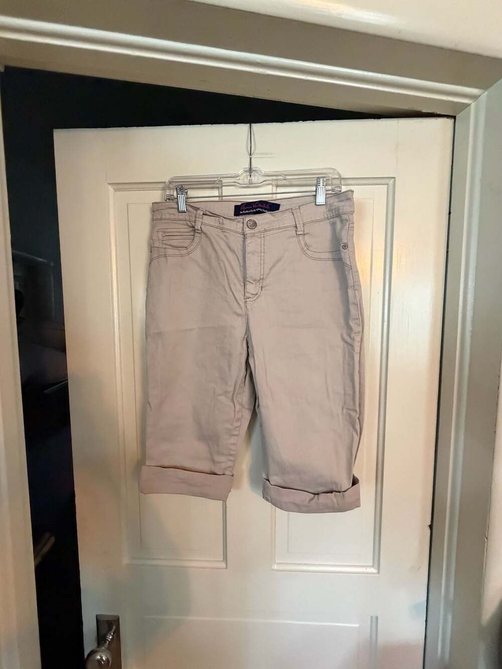 Gloria Vanderbilt Women's Beige Roll Cuff Bermuda Capri Pants Size 10